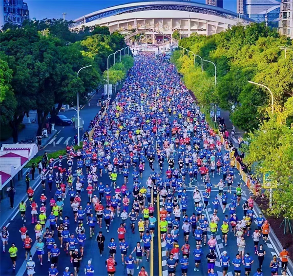 „Hi-Q“ grupė kartu bėga Zhuhai maratone